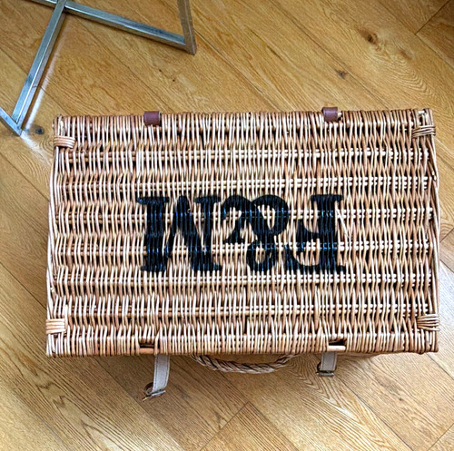 Iconic basket with - iconic, lid