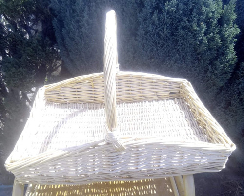 Large open wicker gathering