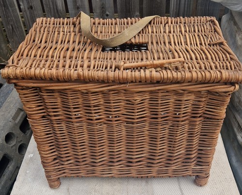 Large vtg wicker fishing - vtg,