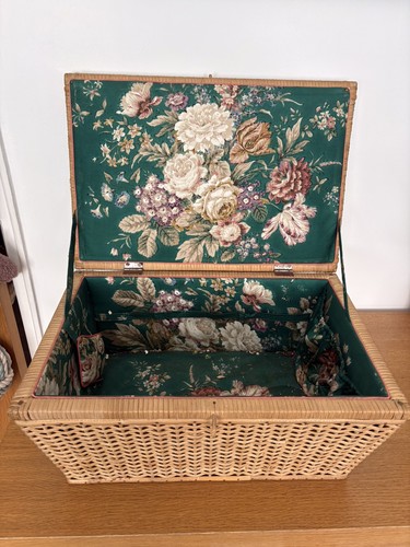 Vintage large woven wicker - large,