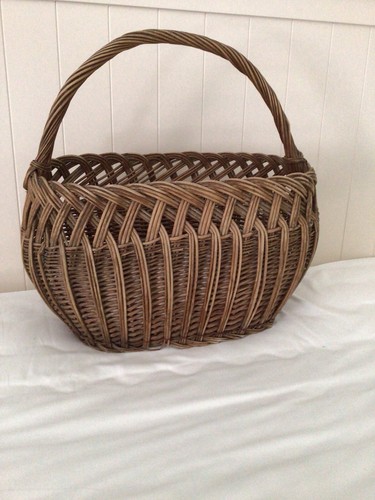 Vintage wicker oval - oval, shopping