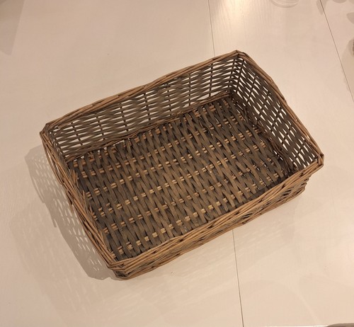 Large wicker display - large,