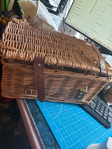 Wicker woven picnic - picnic, hamper