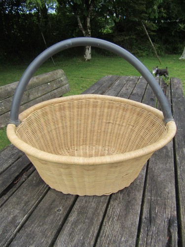 Oval large wicker basket with - wicker,
